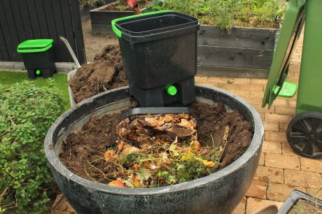 Полезные лайфхаки для дачников: как сделать компост в домашних условиях